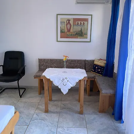 No 2 Ida Athina Апартаменты Потистика